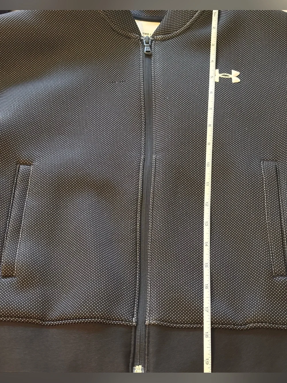 🌸 Under Armour Youth Medium Full Zip Black and White Performance Jacket